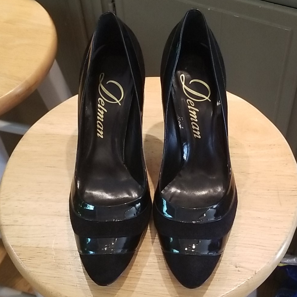 Black dress shoes